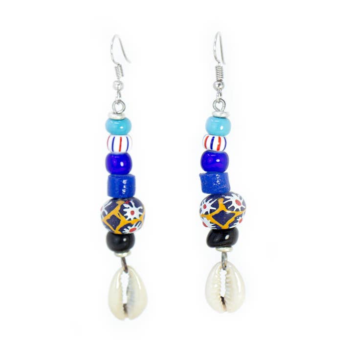 Global Crafts - Vente Boucles d'oreilles pendantes - Boucles d'oreilles coquillages et perles Massaï, tons bleus0