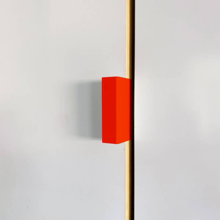 griffleiste 03 / handle 03 neon rot for wholesale by kolor