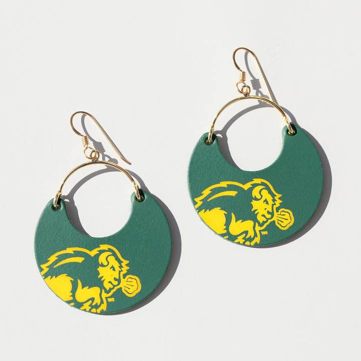 Université d'État du Dakota du Nord Bison Green à Ninas pour la vente par Nickel and Suede