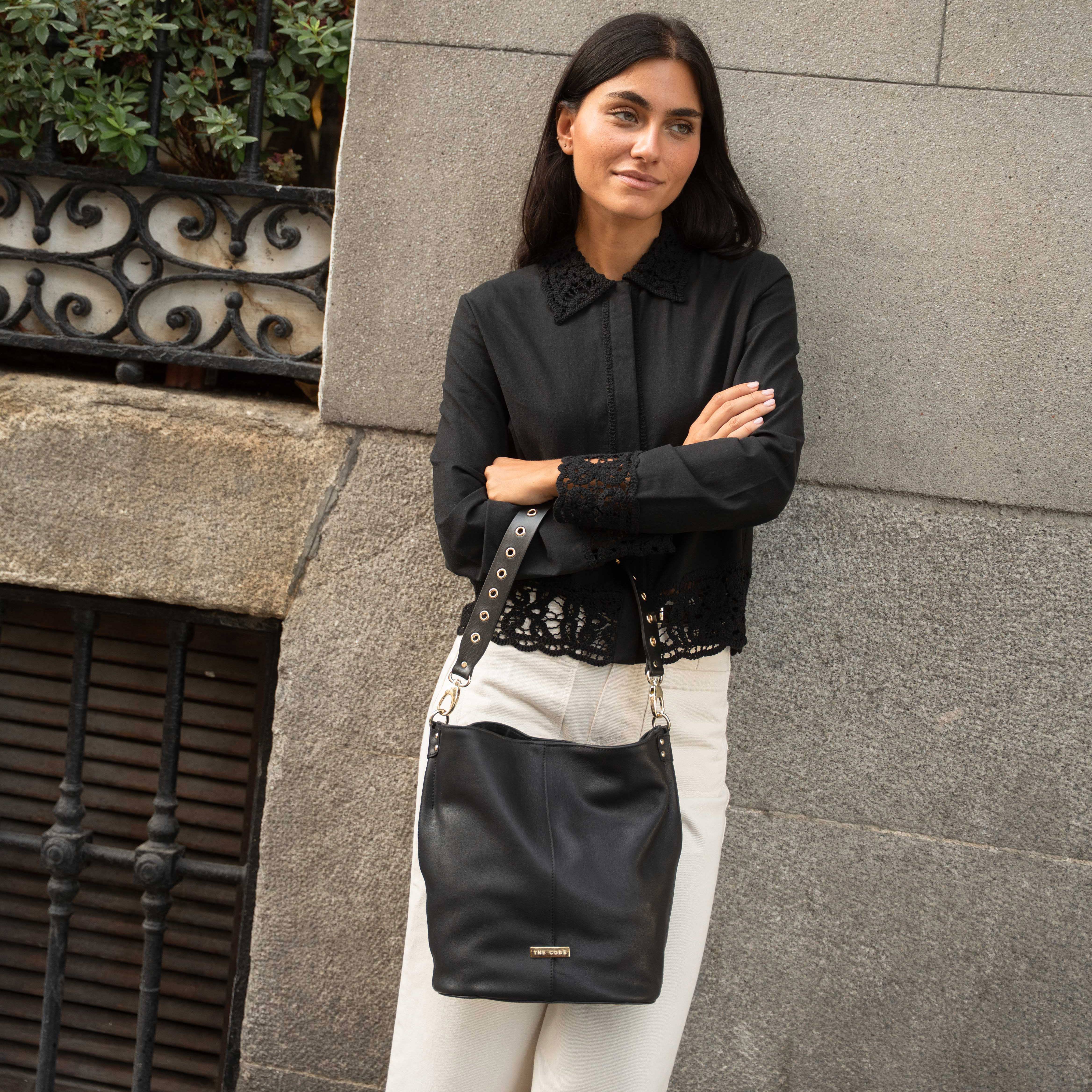 THE CODE - Wholesale Shoulder Bag - Women's - Julieta black rock leather candy box1