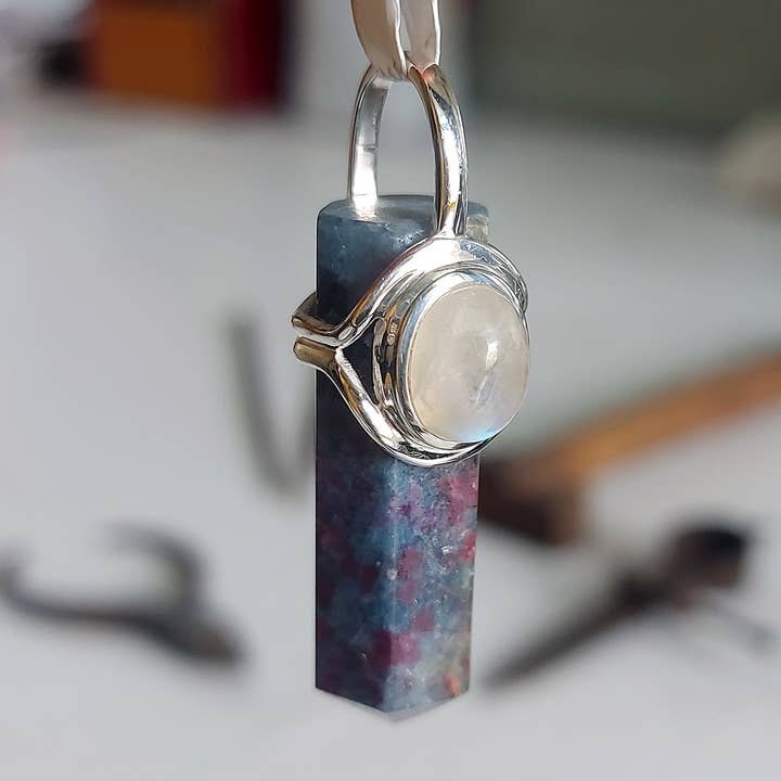 Crystal Earth Sterling - Wholesale Spiritual Stone/Crystal - Crystal Wand - Thulite, Moonstone Natural Stone