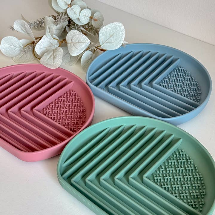 Doggotique - Wholesale Pet Food Mat - Dog - Lick mat for dogs and cats Flag26