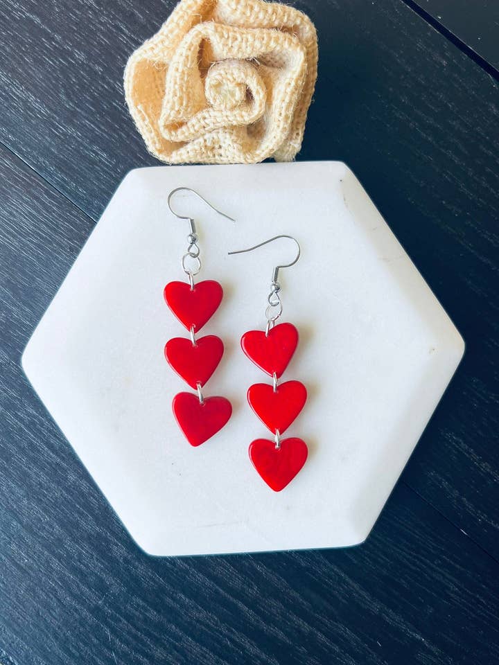 Rote Herz-Ohrringe Hänge- und Tropfenohrringe Tagua-Schmuck Liebesohrringe Ich-liebe-dich-Ohrringe Wasserfall-Tropfenohrringe Herbstmode 2025 für den Großhandel von Galapagos Tagua