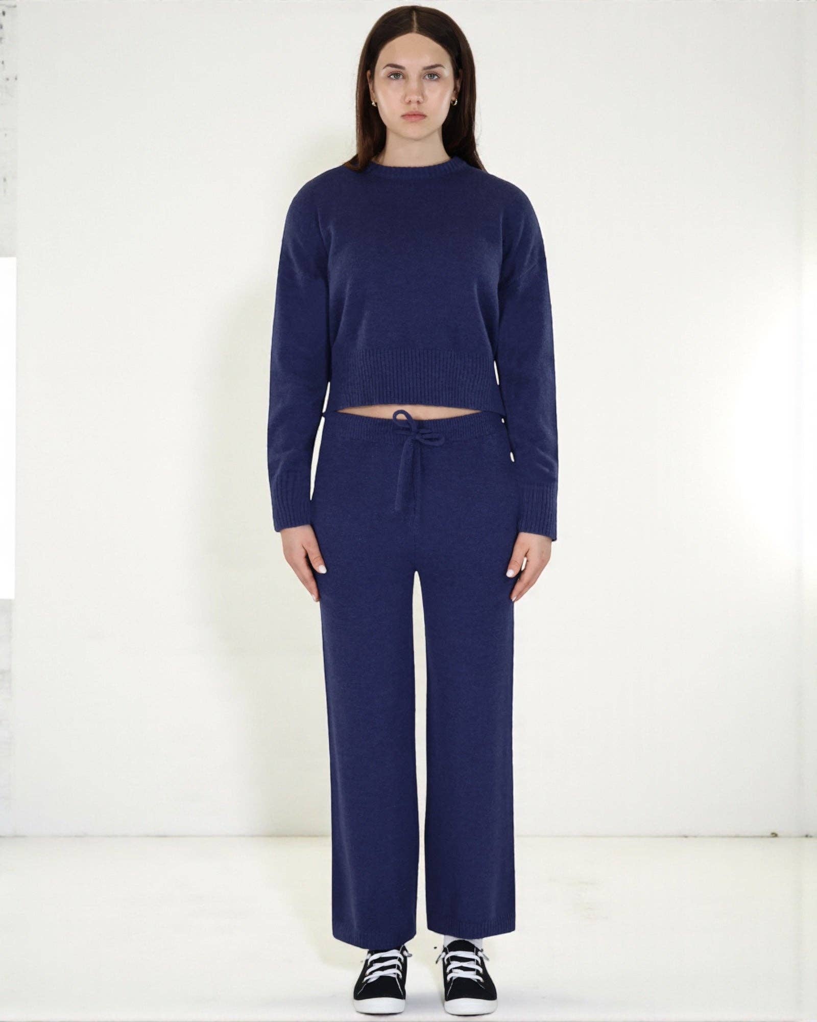 Royal Threads – wholesale Lounge set – Women's – Women’s Knit Two-Piece Set Cropped Hoodie with Wide Leg Pants1