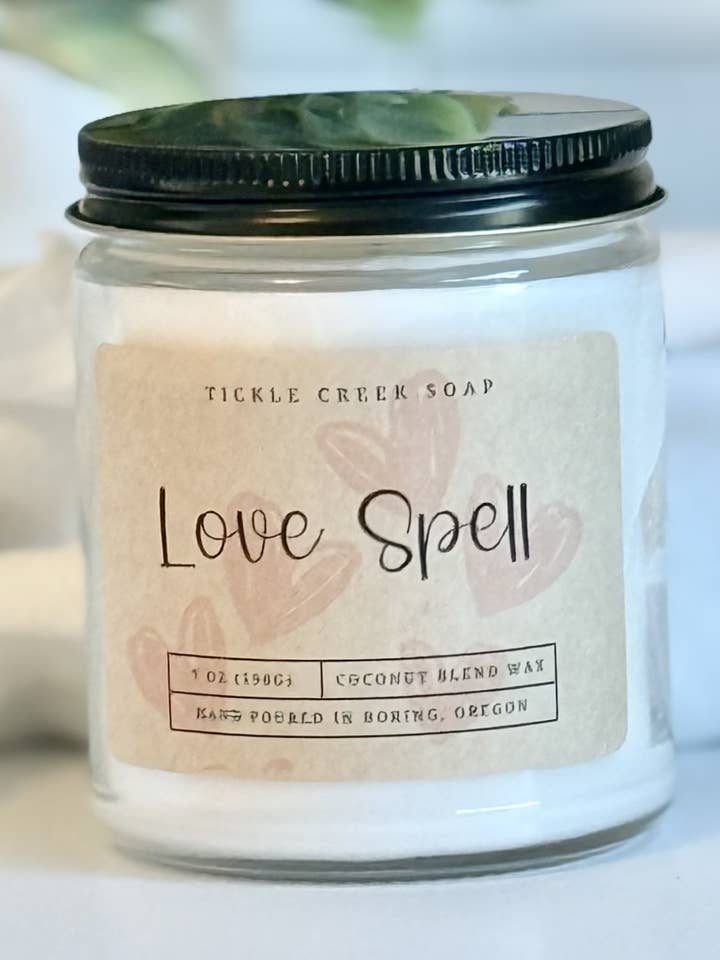 Love Spell 7 oz. klar glasburk kokosnöt aprikosljus för wholesale av Tickle Creek Soap