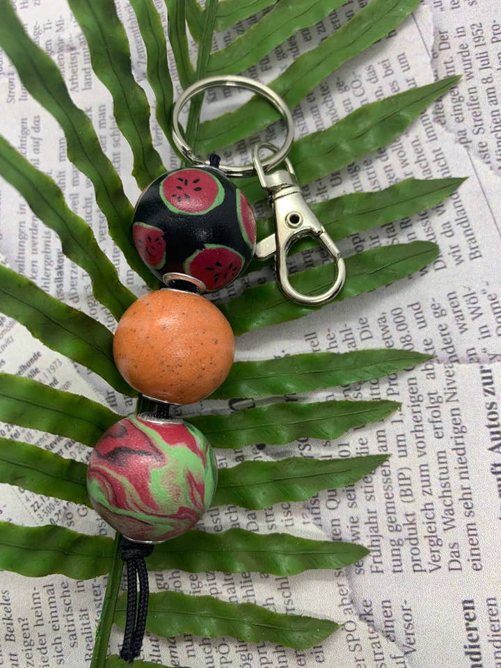 Summelon | Portachiavi in argilla polimerica | accessorio per borsa | chiusura a cerniera | portachiavi per borsa | portachiavi con cerniera a zaino per la vendita all'ingrosso da parte di StayTay Store