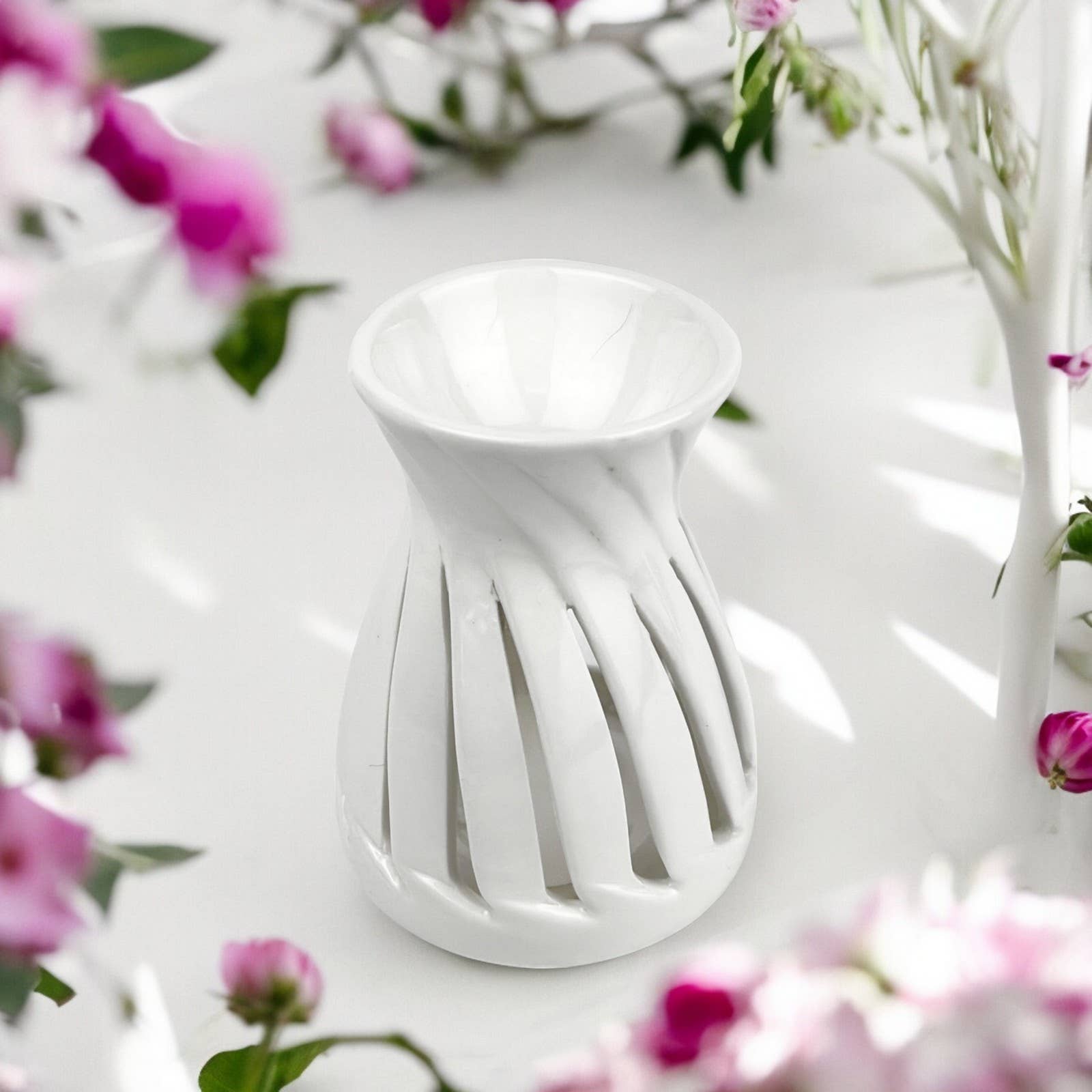 Zen'ArĂ´me - Wholesale Fragrance Warmer - Ceramic Corta White Fragrance Burner and Scented Melts