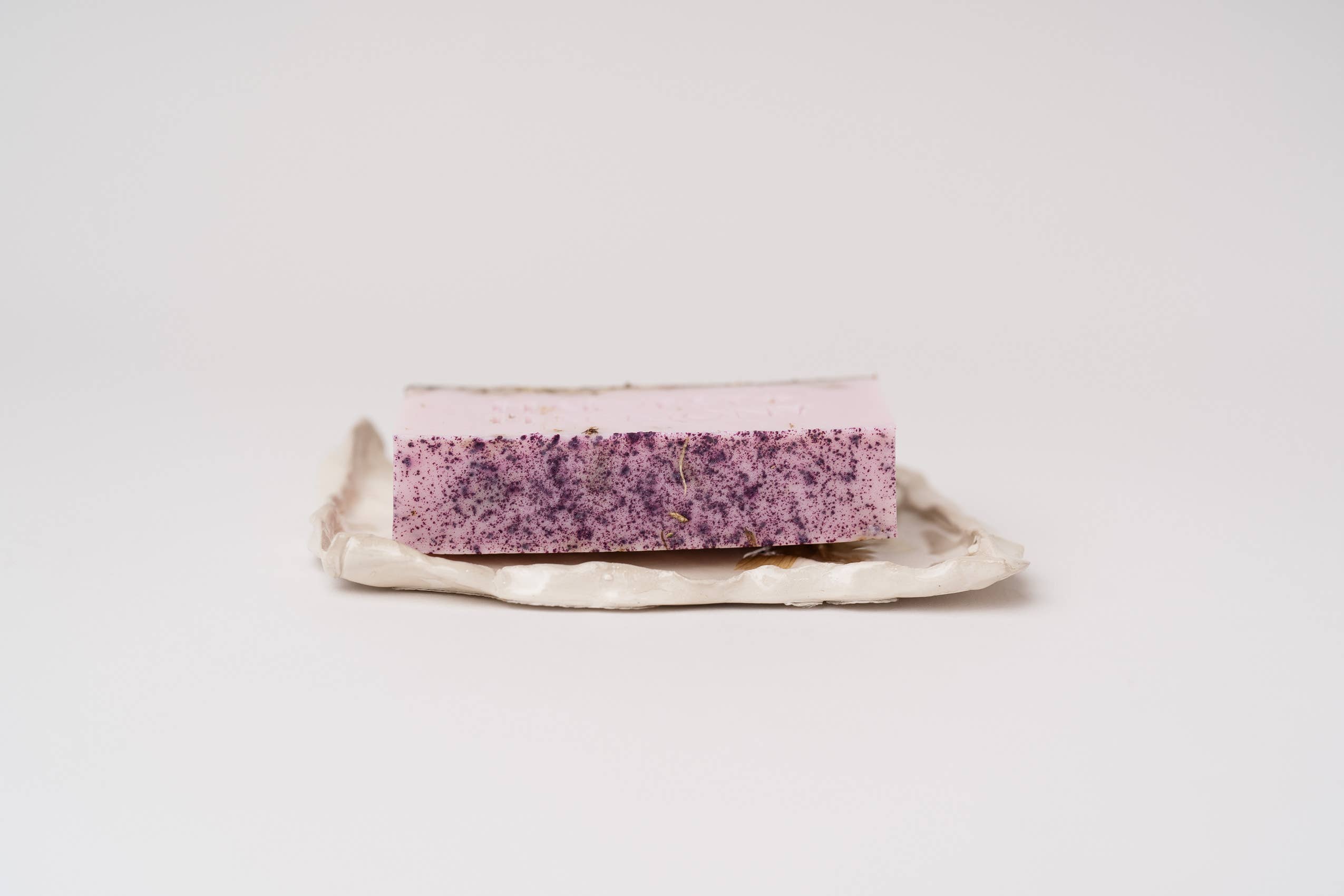 Harvest + Harmony - Vente Pains de savon - Savon au lait de chèvre au jasmin Harvest + Harmony avec vaisselle4