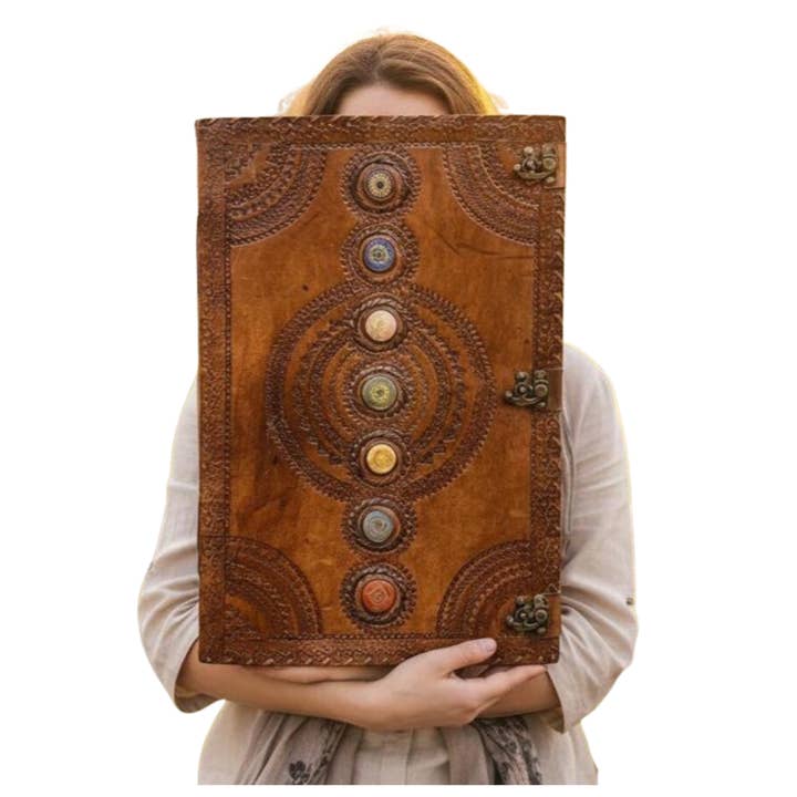 Grand grimoire en cuir de 7 pierres, livre celtique vintage pour la vente par Billion Brothers