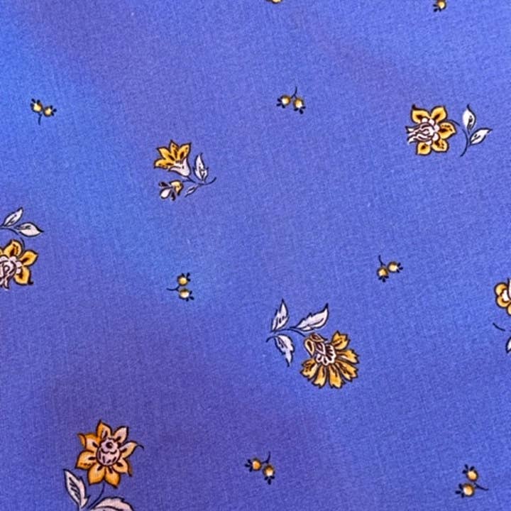 La Maisonnette – wholesale Tygrulle – Fransk tyg röd eller blå Provence Petit Flower 64" tum1