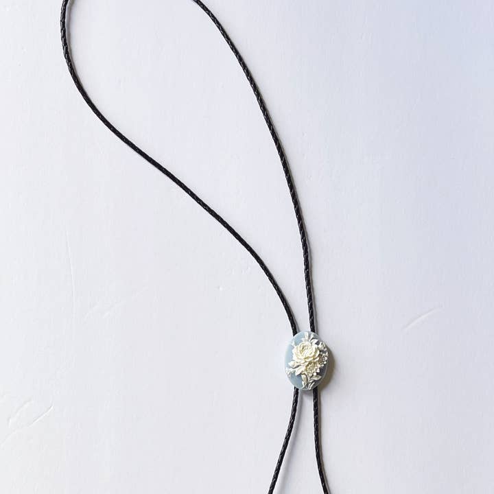 Suspend.It - Vendita all'ingrosso Collana con ciondolo/pendaglio - Cravatta Cameo Bullet Bolo in resina