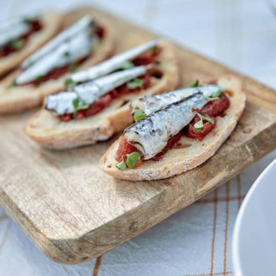 Gourmet World B2B - Wholesale Tinned fish - Spanish Sardines (Sardinillas) with Lemon Las Carabelas 6x85g1