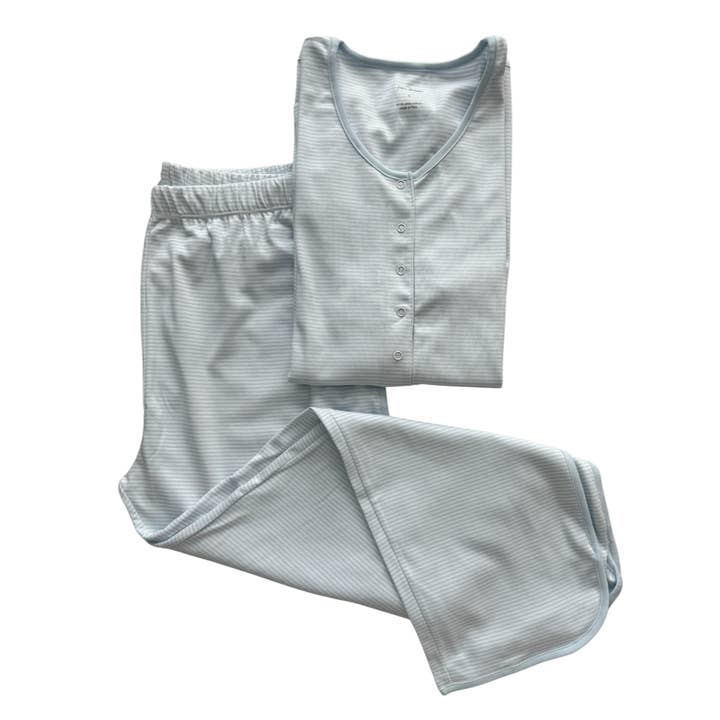 Pyjama pour femme 100 % coton Pima à rayures bleu clair pour la vente par Pim Baby