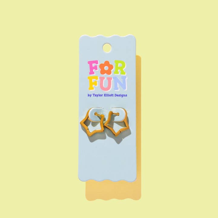 Voor de lol - Heidi Ster Huggie Oorbellen - Min. 2 (FF-E06) voor wholesale door Taylor Elliott Designs