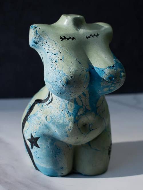 Escultura abstracta de diosa de hormigón pintada a mano para venta al por mayor de Shutterhaus