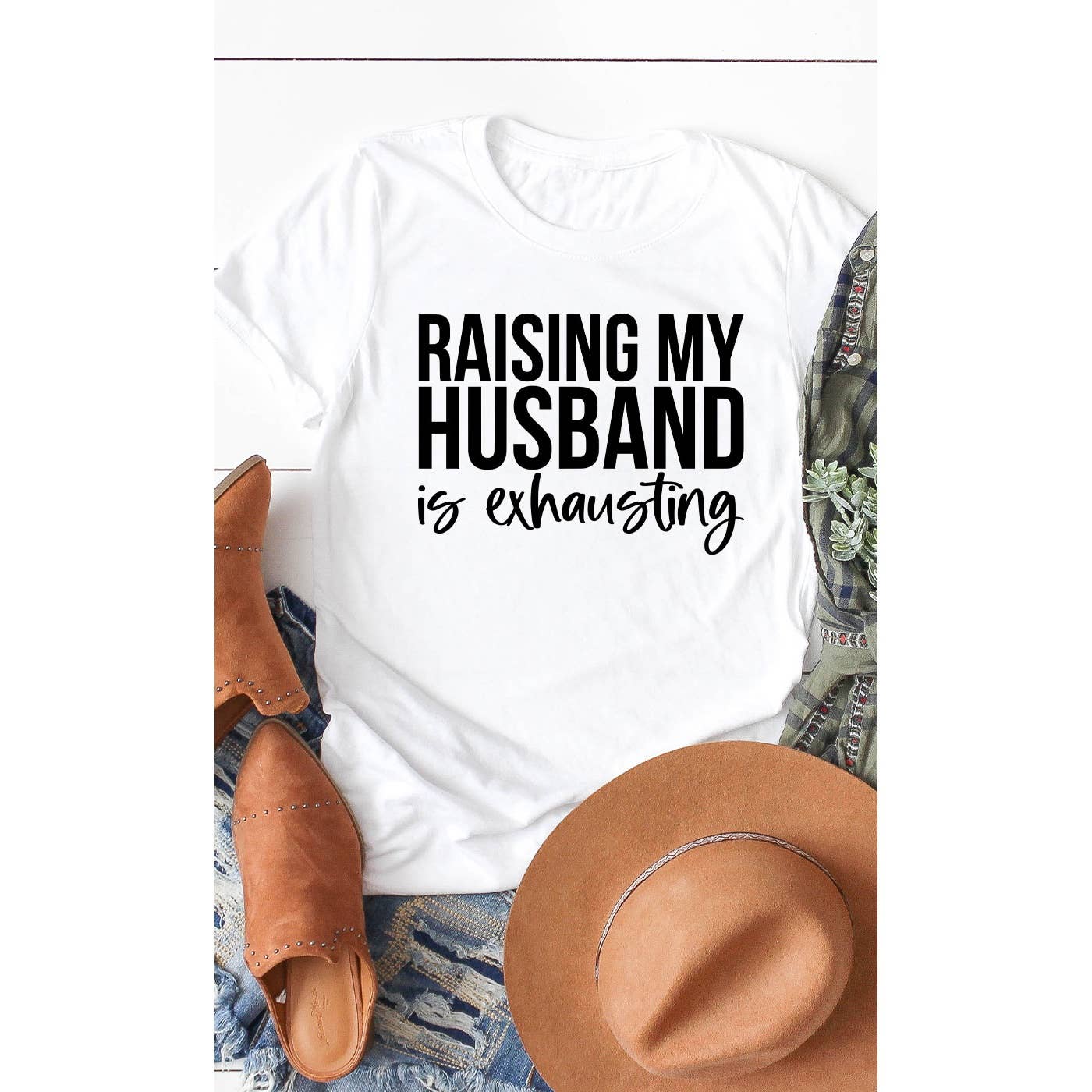 Kissed Apparel - Wholesale T-shirt met print - Dames - Mijn man opvoeden is vermoeiend, Moederdag, Graphic Tee4