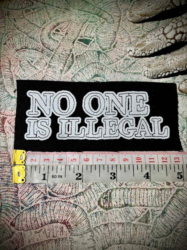 Three Raccoons – Großhandel Aufnäher – Niemand ist illegal Aufnäher.3