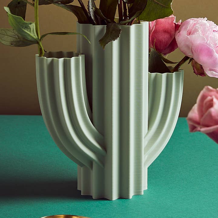 Vase en forme de cactus Saguaro en bioplastique recyclé pour la vente par Revival Homewares