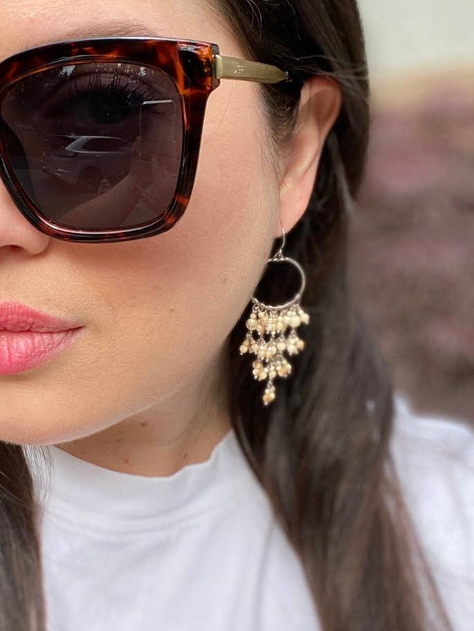 Orecchini piccoli con frange Hannah per la vendita all'ingrosso da parte di Ivory Jacks