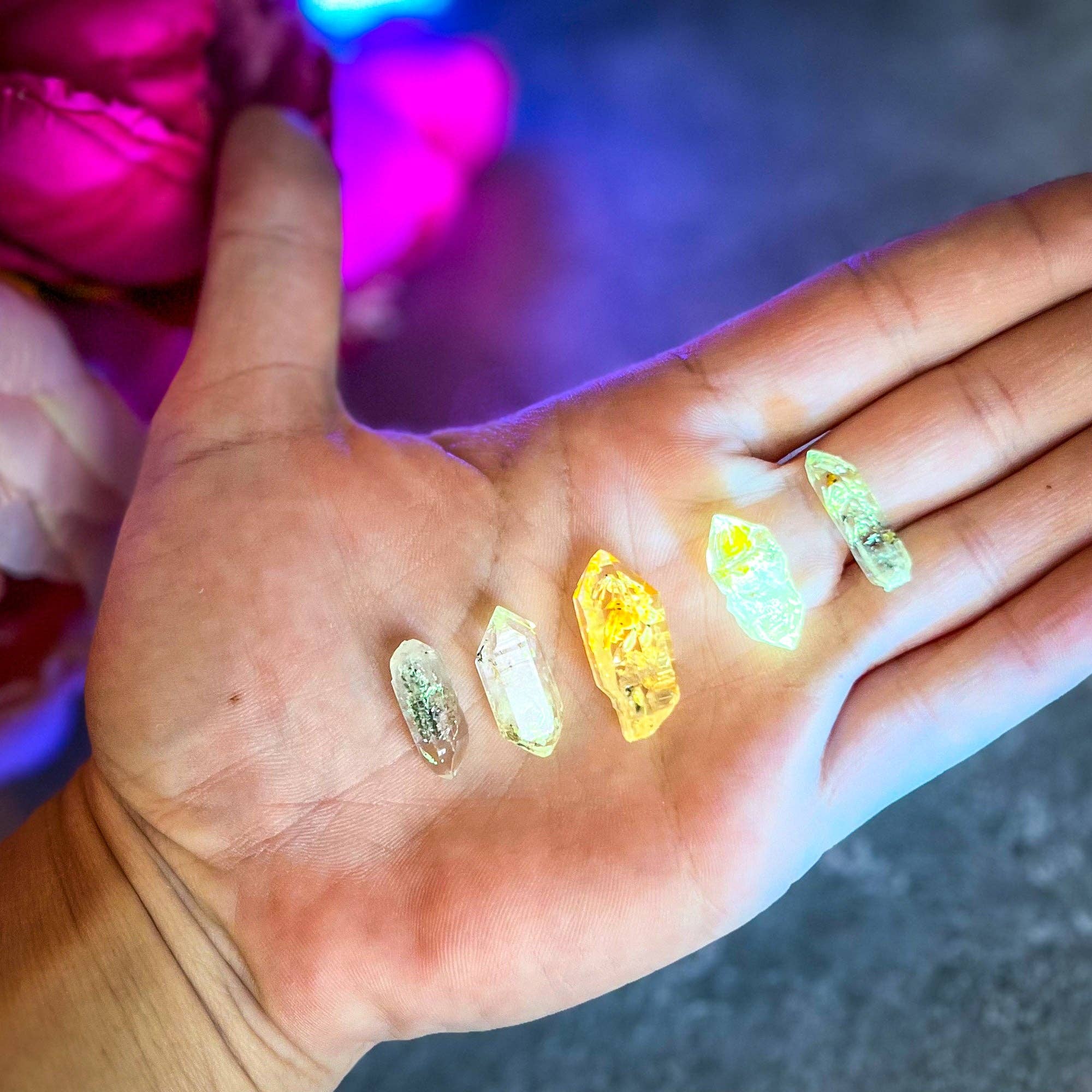 Mandala Gems – Pedra/cristal espiritual por atacado – Espécimes de Quartzo de Petróleo Vaga-lume de Madagáscar0