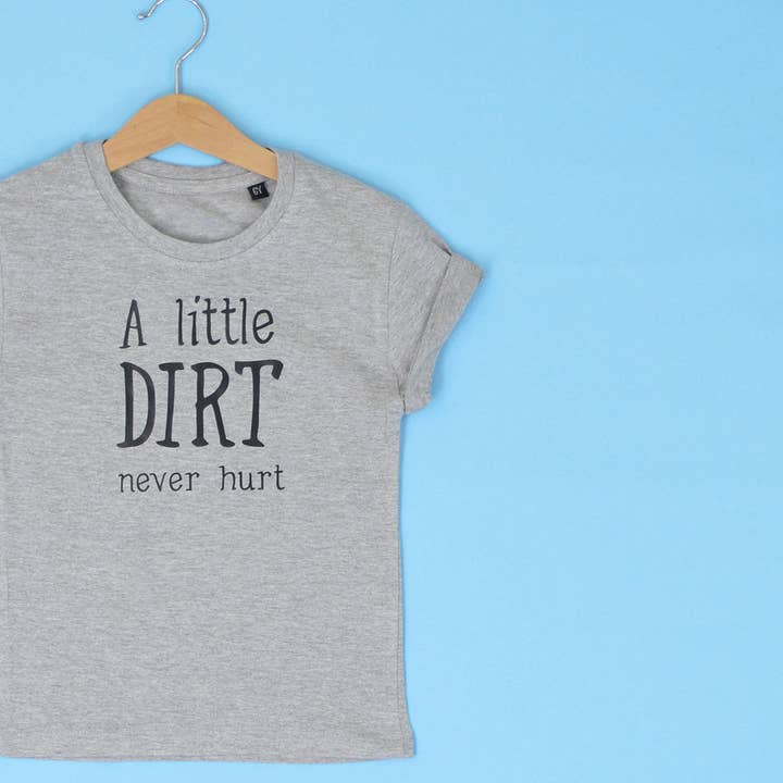 T-shirt pour enfant A Little Dirt Never Hurt pour la vente par Rocket & Rose Ltd