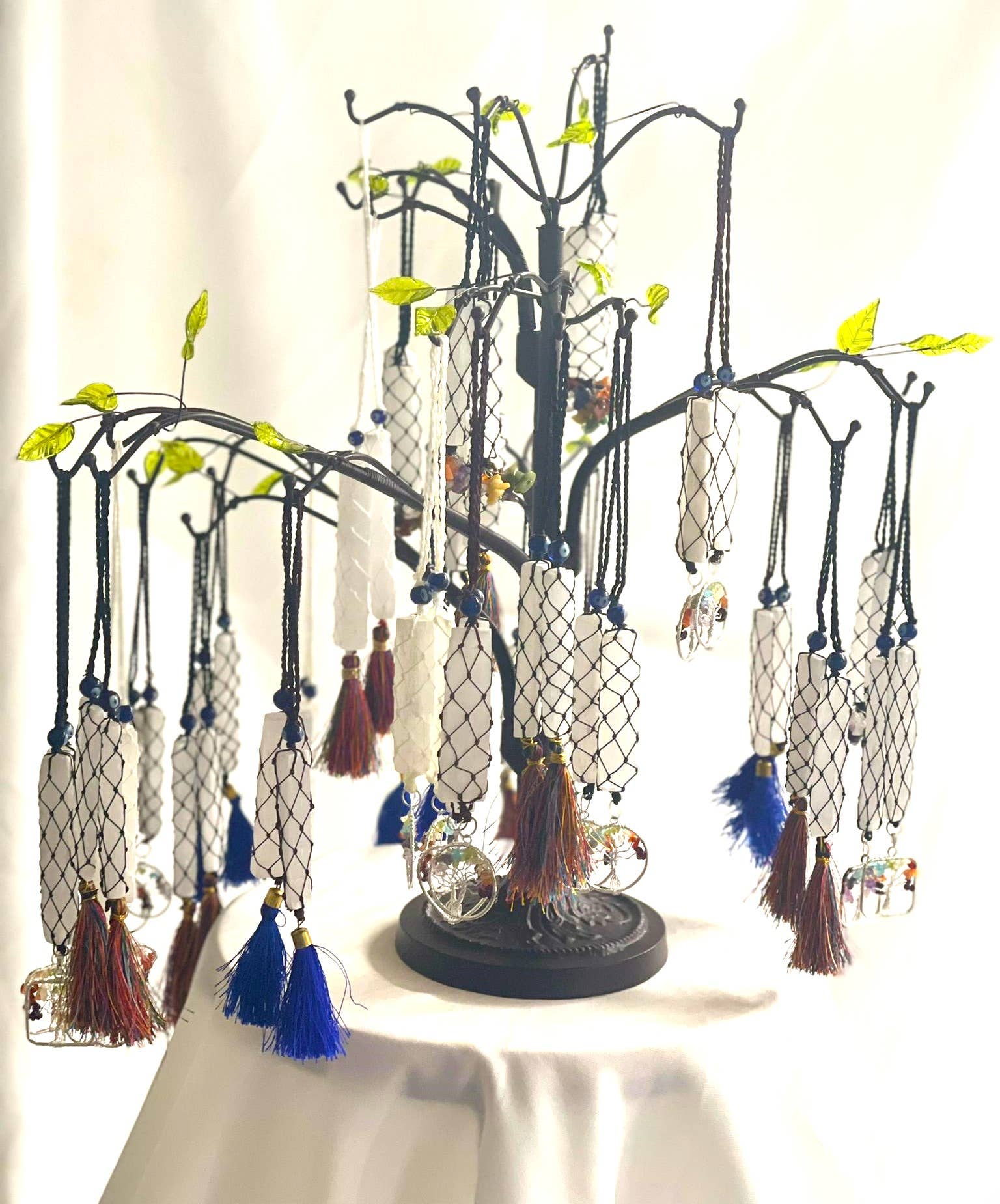 VPS Stones Inc. - Wholesale Zonnevanger - Zonvanger van Seleniet aan Boomdisplay van 53 cm1