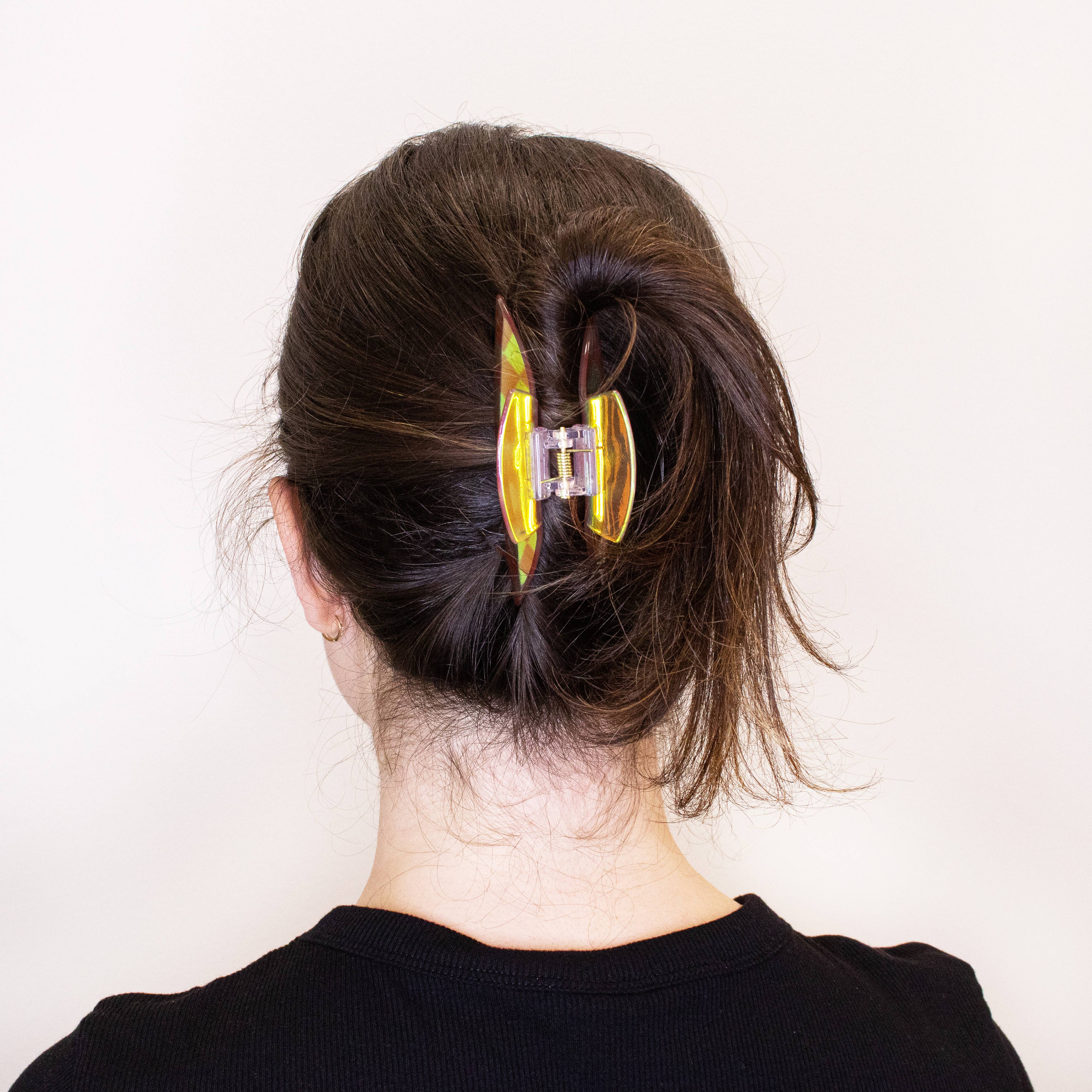 Frog Sac - Wholesale Hair Clip - Women's - Medium Round Iridescent Checkered Hair Claw Clip3