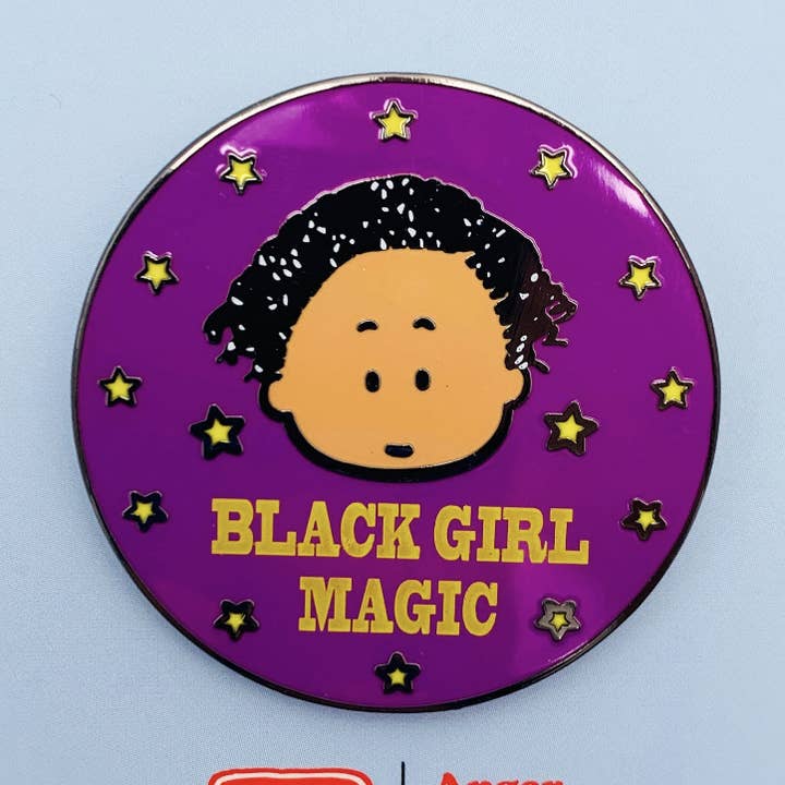 „Black Girl Magic“ emaljestift for engroshandel hos Angry Little Girls