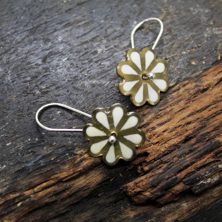 Plataica - Wholesale Dangle Earrings - Daisy Earrings in Brass and 925 Silver with White UV Resin5