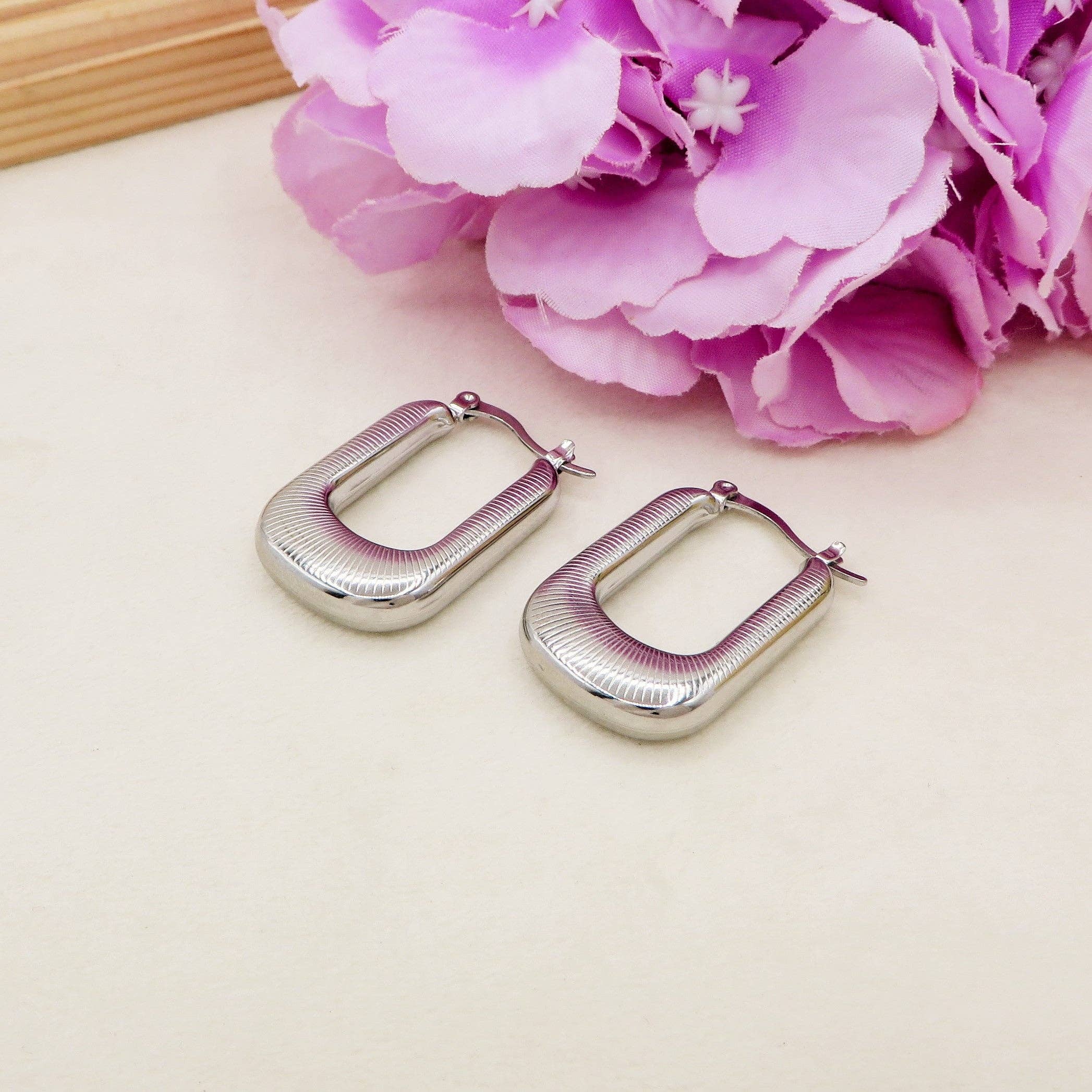 Daemon srls – wholesale Hoop-örhängen – CASSANDRA fyrkantiga hoops ~ Örhängen i ROSTFRITT STÅL2