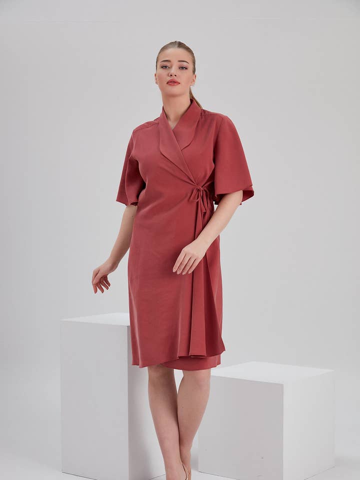 LEY ANTIK RØD KUVERT KJOLE for engroshandel hos NOACODE