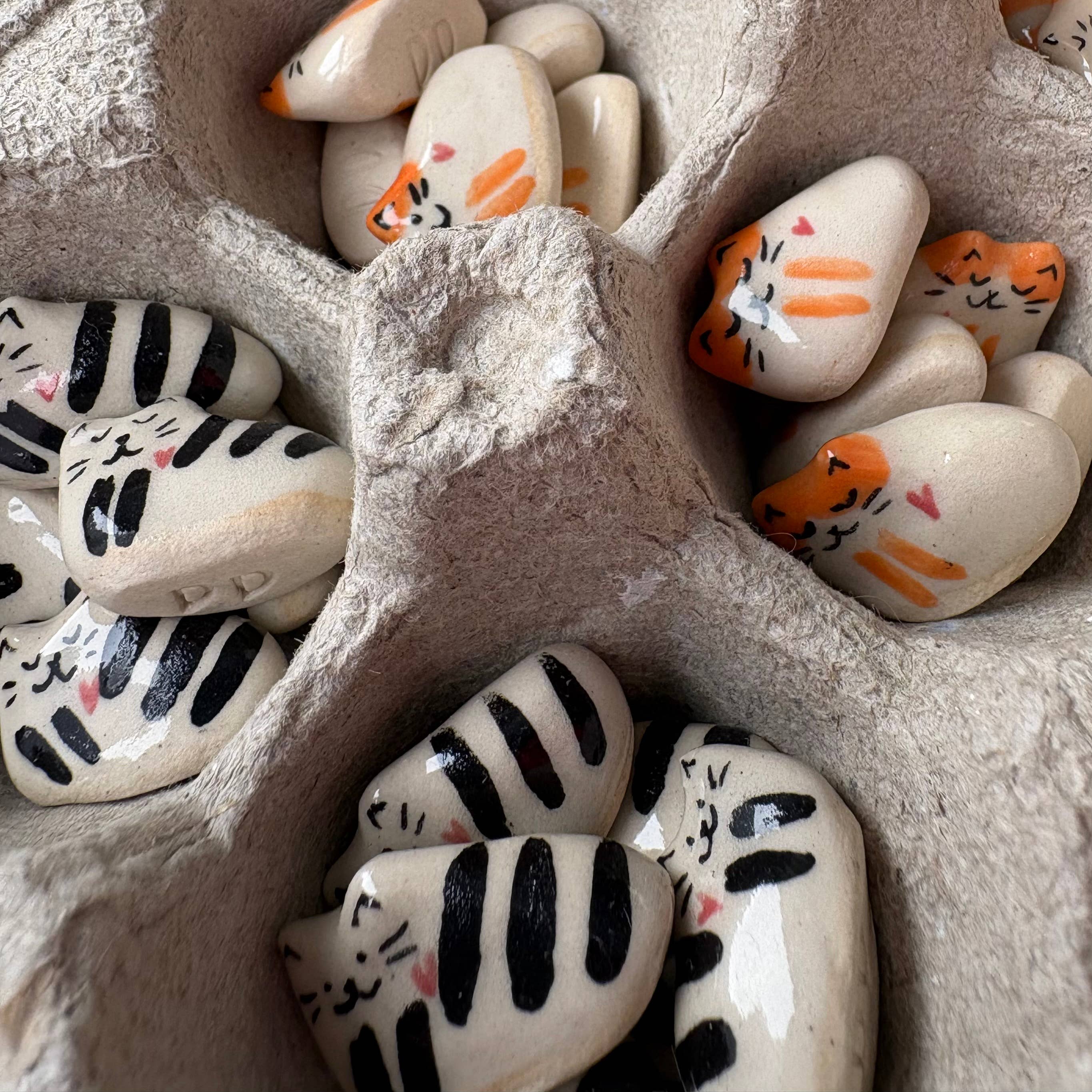 Dariia Dziuba - Wholesale Decorative Figurine - Tiny Hand-Sculpted Ceramic Cats with Heart – Assorted Designs9