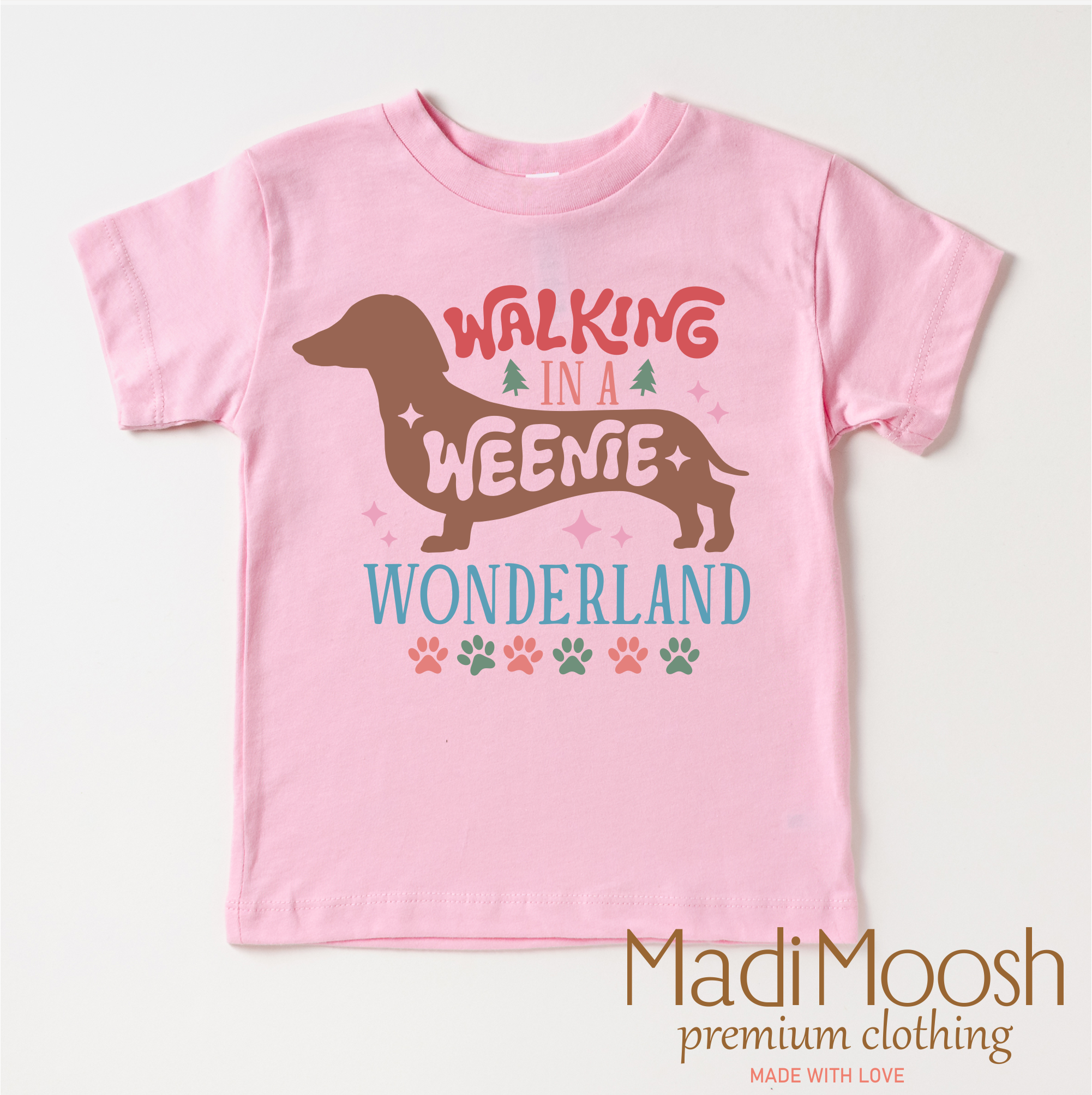 Madi Moosh - Wholesale T-shirt met zeefdruk - Kinderen - Shirt van Walking Through A Weenie Wonderland - Dachshund Christmas Tee1