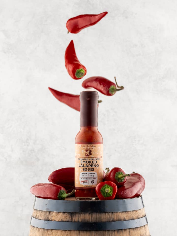 Sauce piquante au jalapeño fumé fermentée en fût de rhum 148 ml pour la vente par Butterfly Bakery of Vermont