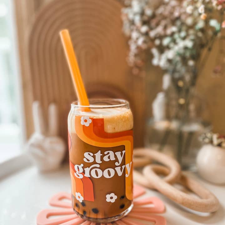 Stay Groovy | Emballage rétro Daisy | Tasse en verre pour la vente par amarieacreates