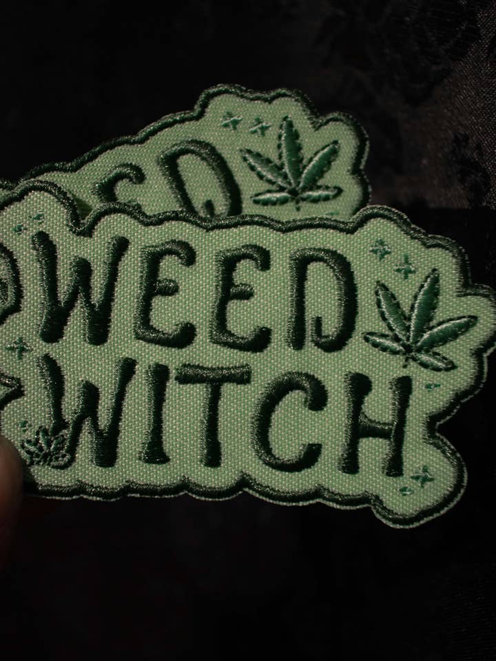 Toppa termoadesiva Weed Witch per la vendita all'ingrosso da parte di Eclectic Witch Prints
