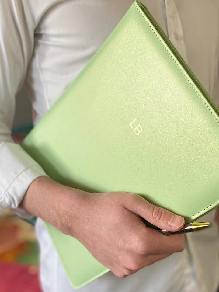 Avorium A4 Refillable Folio for wholesale by Avorium