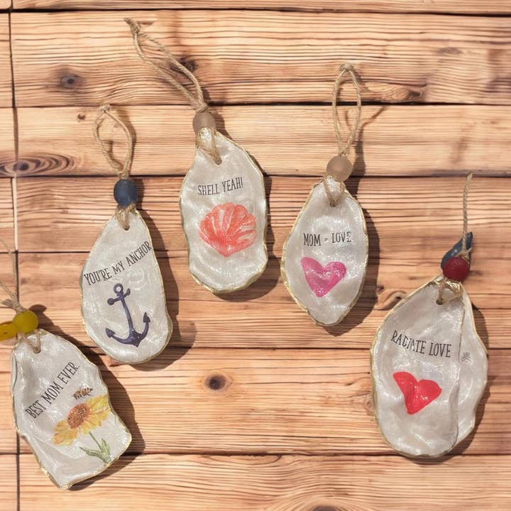 Ornement en Coquille d'Huître - Décoration et Cadeau Nautique Côtier pour la vente par CC Shells Gifts LLC