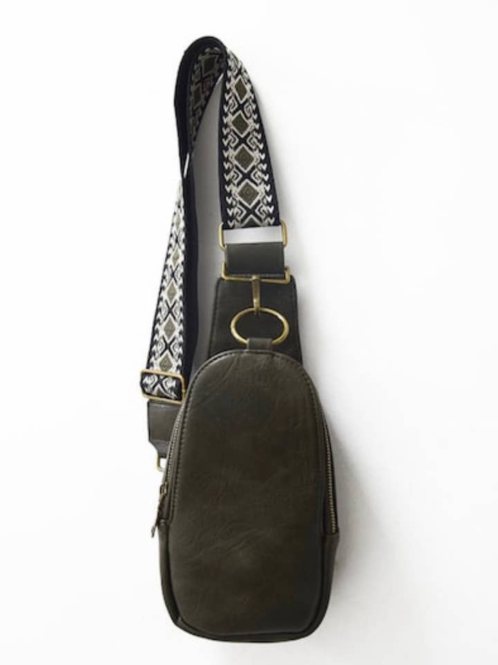 The Isla | Sac à bandoulière avec sangle pour guitare pour la vente par Babs + Birdie