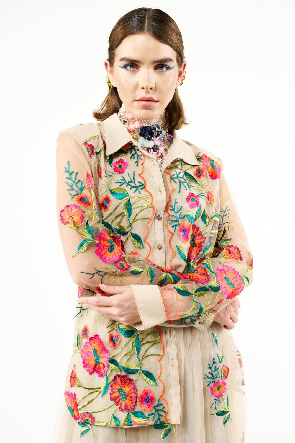 Blu Denim Camicia vintage con ricamo floreale di tulipani in vendita all'ingrosso su Faire5