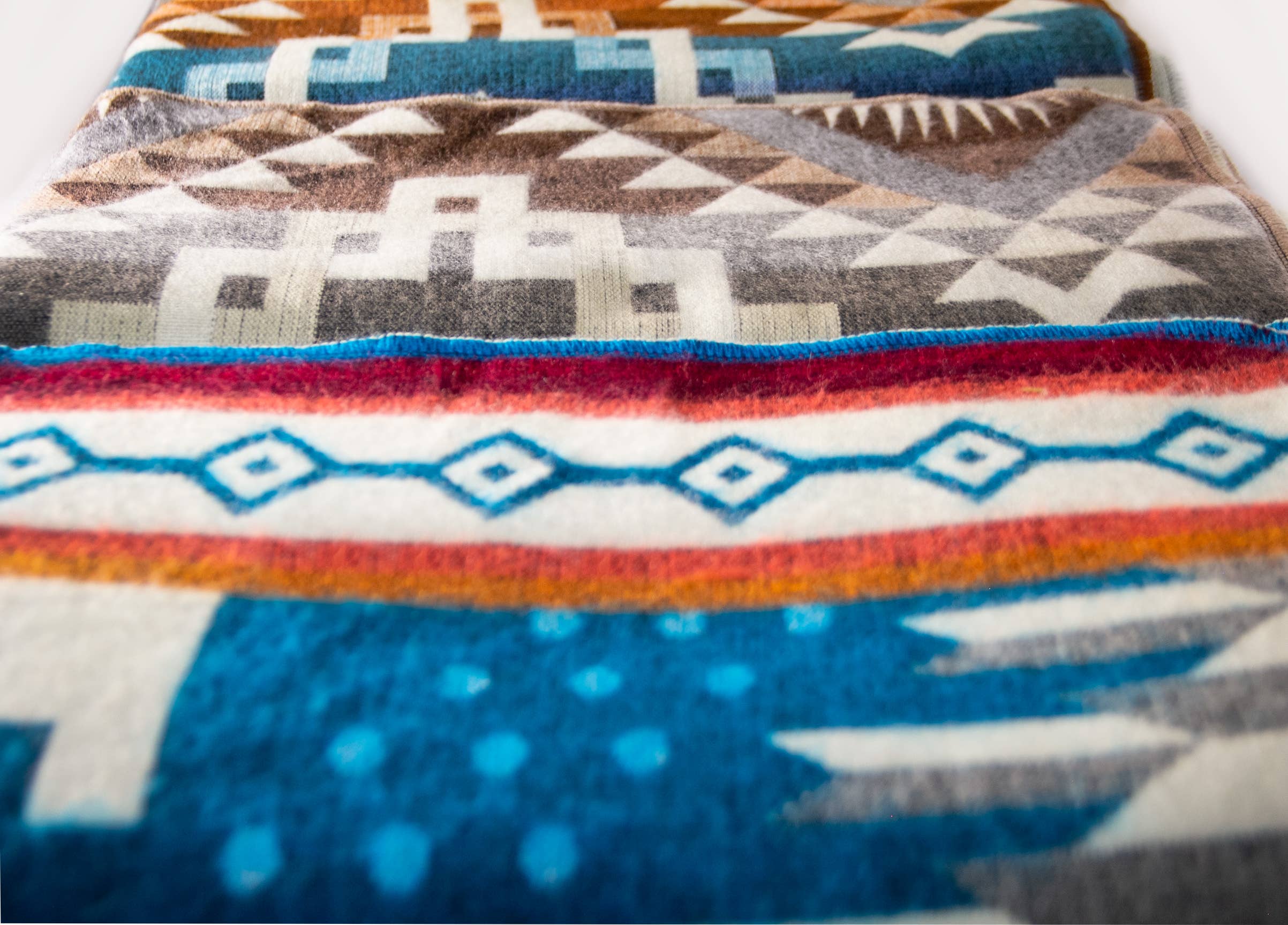 Alpakitas - Wholesale Throw Blanket - Alpakitas Wool Blanket | Ancestral Design (Orange & Blue))4