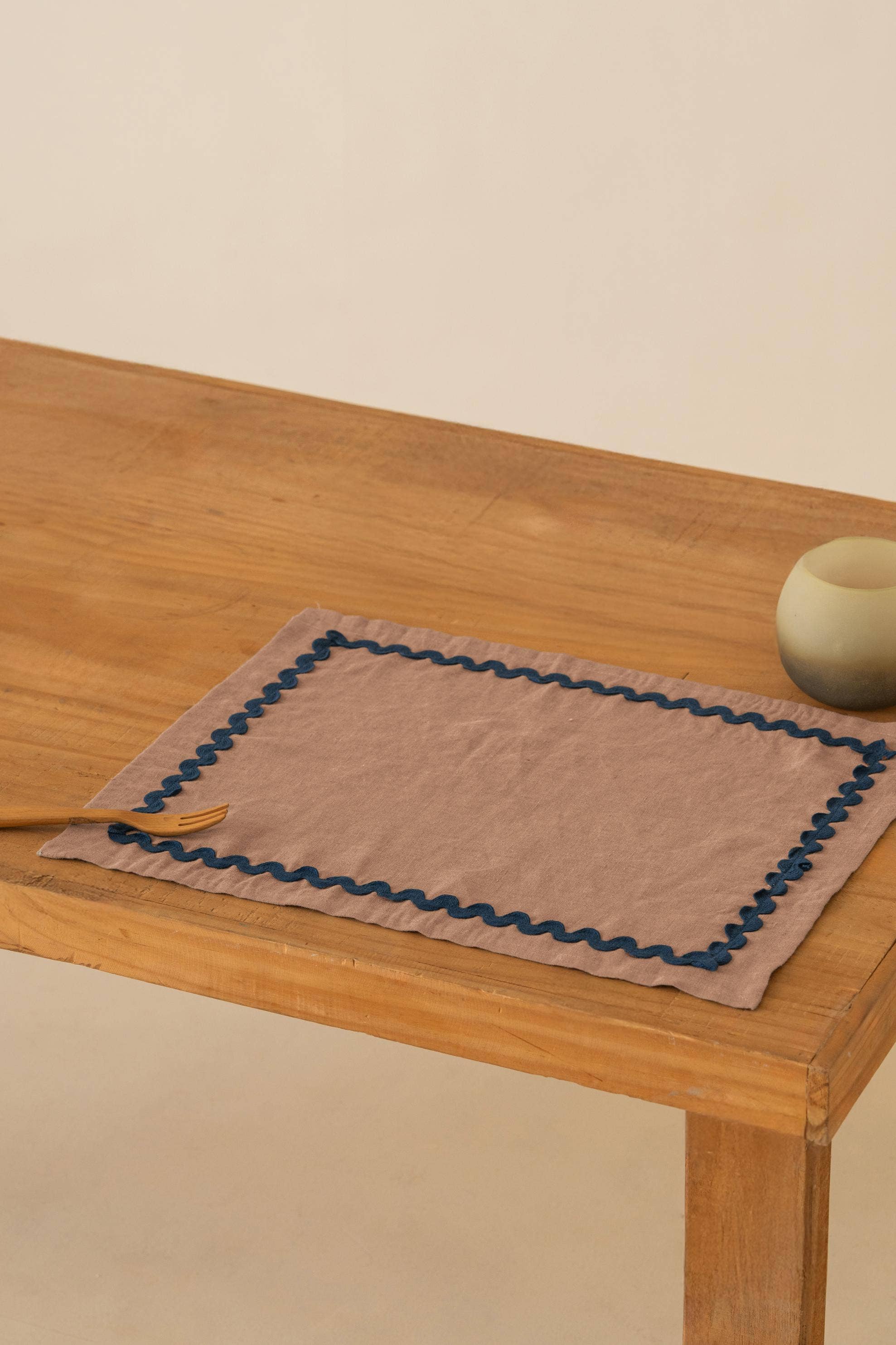 Live Linen – wholesale Placemat – Blue Lace Linen Placemat – Elegant Dining4