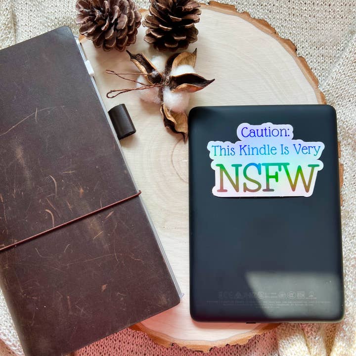 The Unbound Bookworm – Engroshandel Klistermærke – NSFW Kindle Klistermærke | Bogligt Merch til Tablets & Kindles4