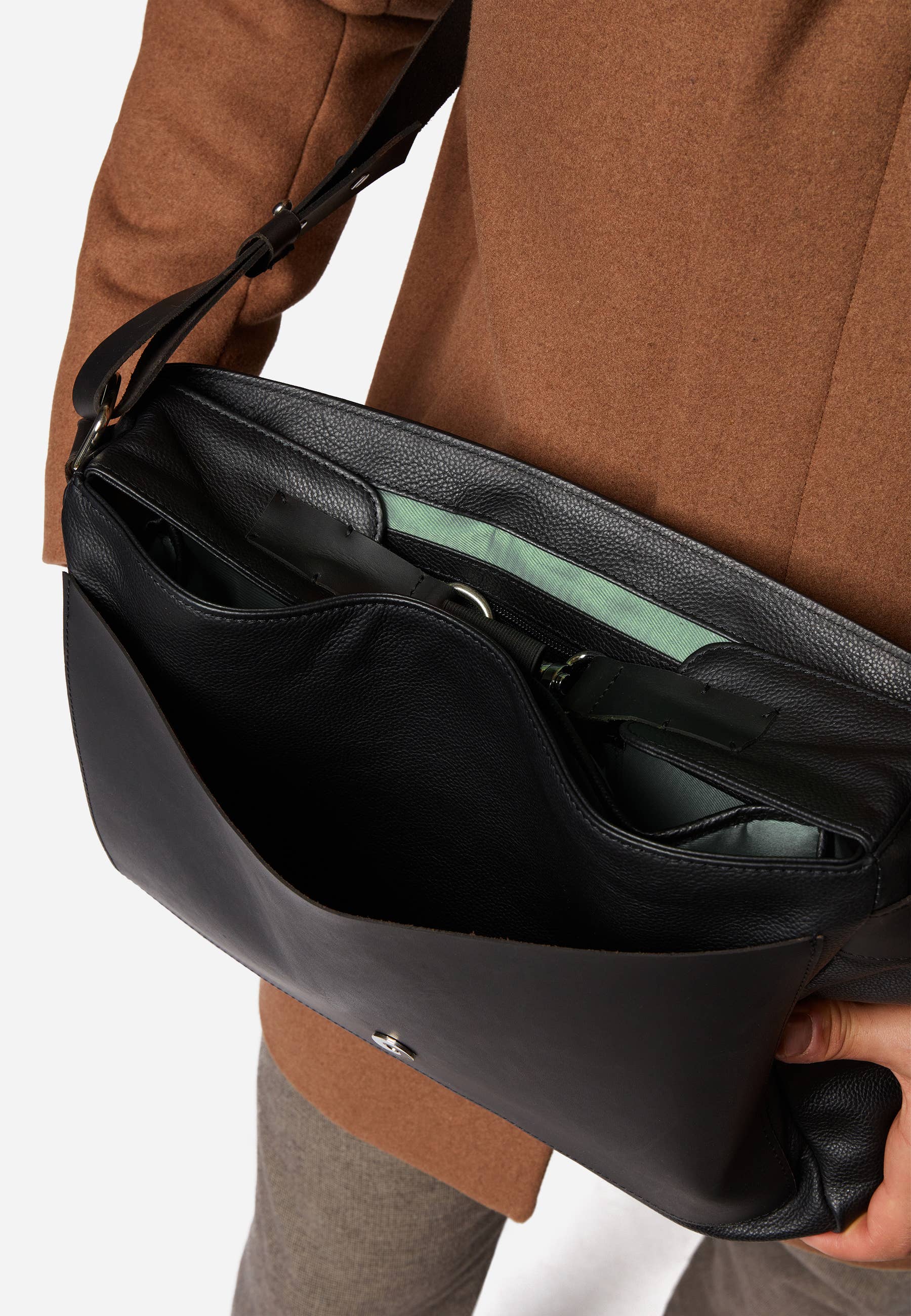 black Classic men's leather bag/Phil for wholesale on Faire4