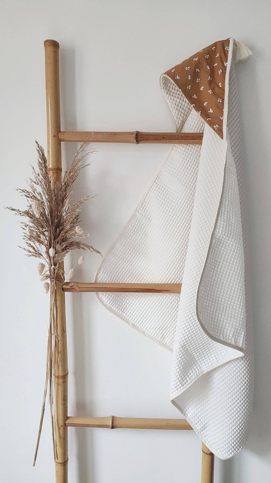 Les p'tites Merveilles de Bérénice - Wholesale Hooded Towel - Kids & Baby - Baby bath cape “Cinnamon flowers” in organic cotton sponge n5