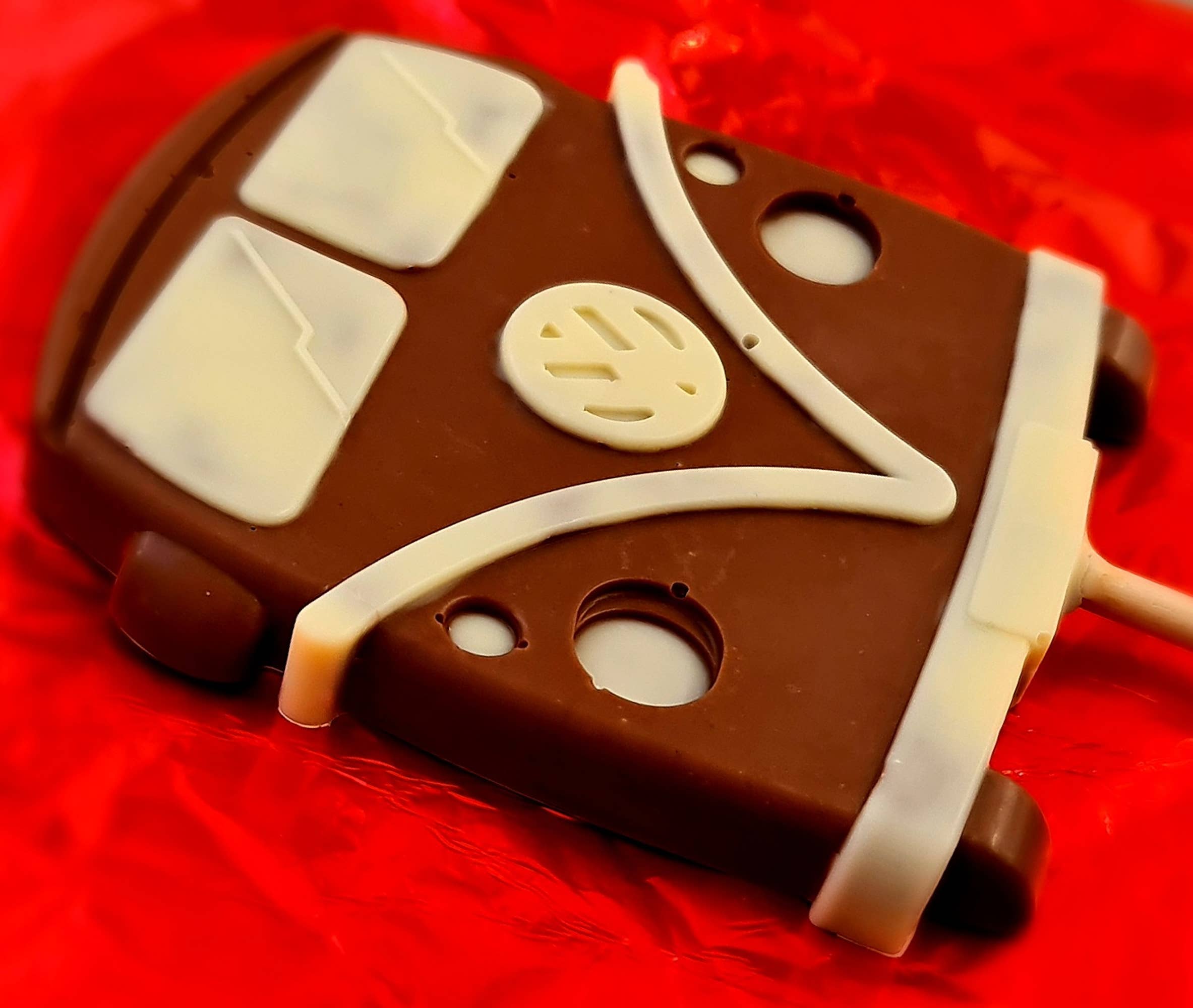 Cwtsh Chocolate - Wholesale Chocolate-covered sweets - Camper Van Chocolate Lollipop1