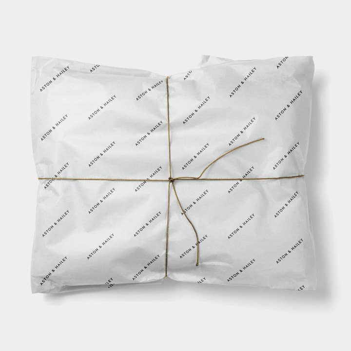 Emballage cadeau de typographie personnalisé pour couples pour la vente par The Design Craft