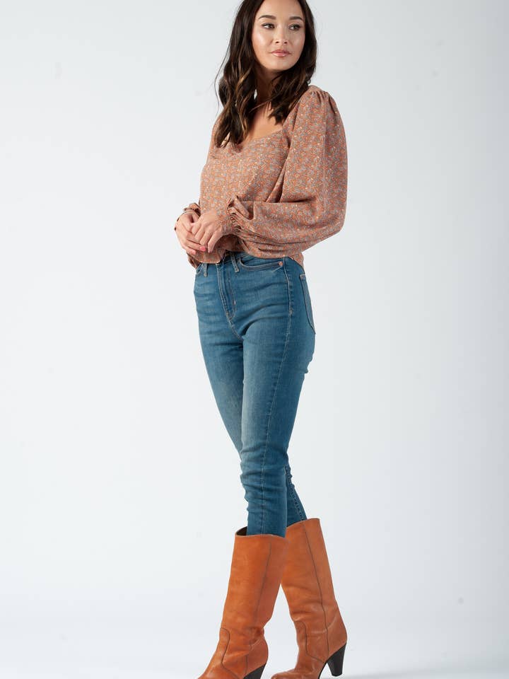 Höstblus med fyrkantig hals blommönster - Clay Floral för wholesale av Lucca Couture