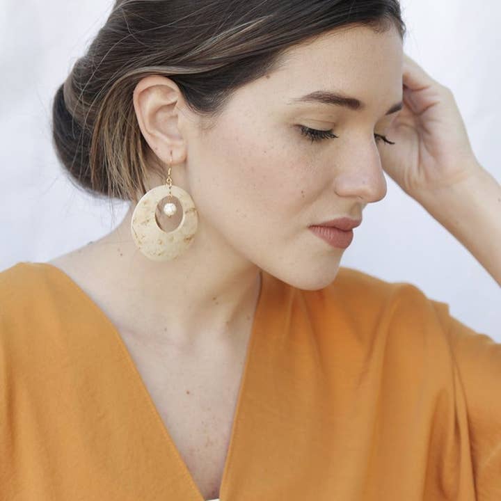 Coco & Souls - Venta al por mayor Pendientes colgantes - Pendientes de concha de coco blanco piedra blanca1