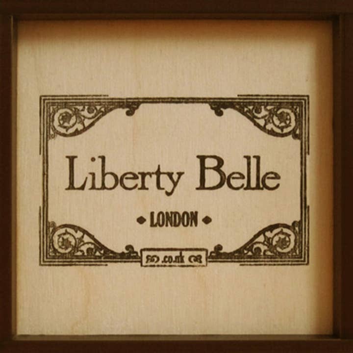 Liberty Belle London Store – Großhandel 3D-Wandkunst – Roter Admiral-Schmetter1